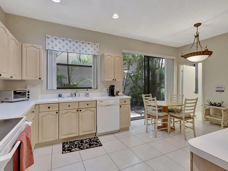 4528 Barclay Fair Way — Photo 9