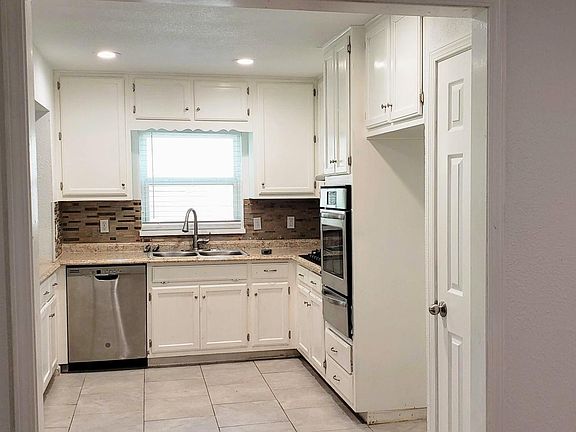 5th image of 318 Golden Crown Dr