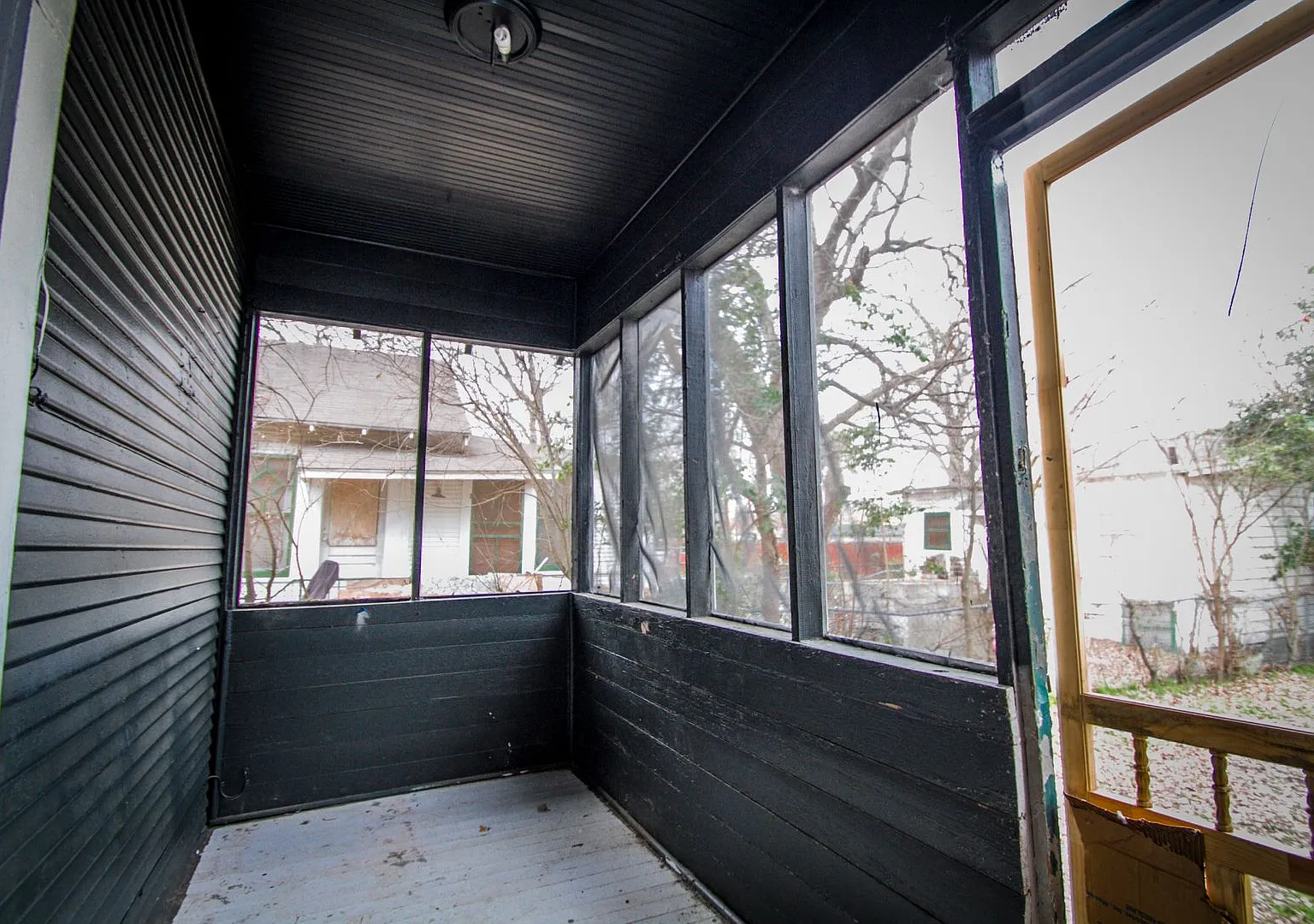 1727 Nolan — Photo 4