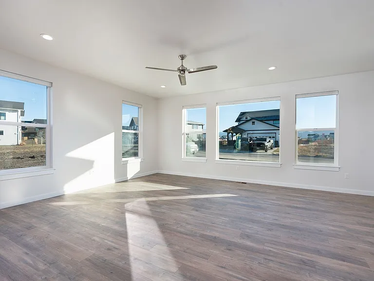 5575 Westmorland Dr — Photo 7