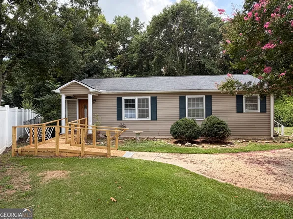 230 Glendale Dr, Hartwell, GA 30643