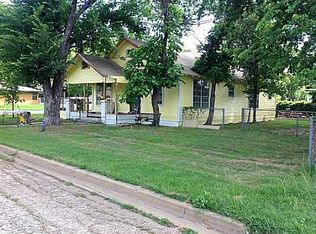 801 Willow St, Hearne, TX 77859