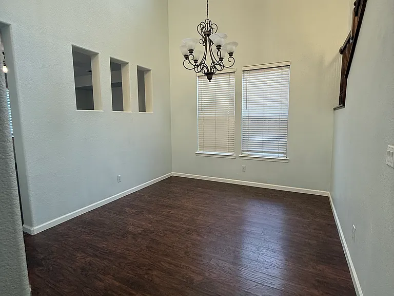 1661 Columbus Rd — Photo 5