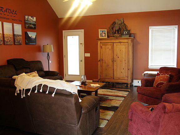 5th image of 200 Fairwood Dr