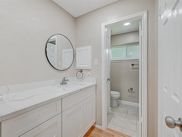 2302 Brook View Ln — Photo 32