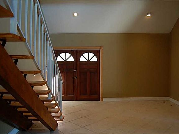 4th image of 9310 NW 35th Pl