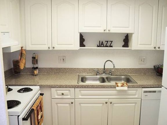 2nd image of 5657 Louis Xiv Ct APT D