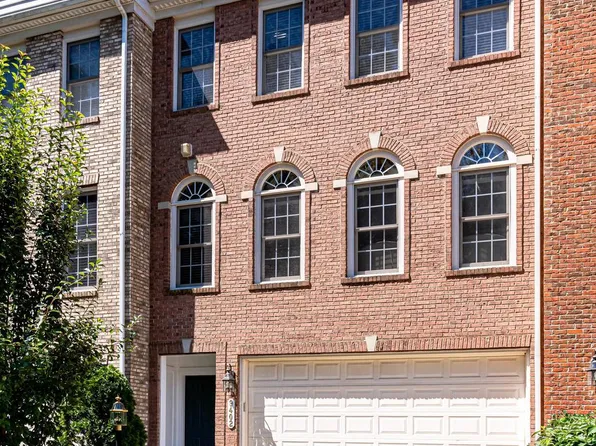 9402 Hucks Bridge Cir, Lorton, VA 22079