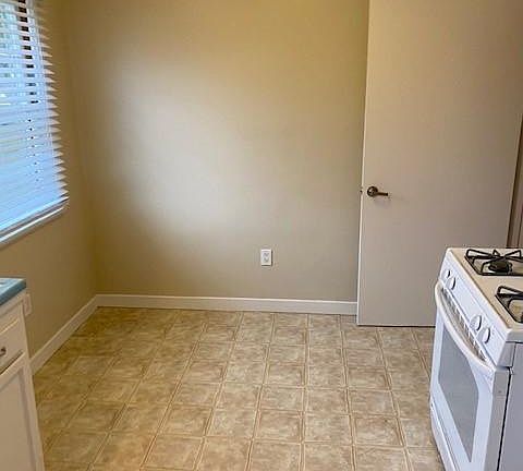 3rd image of 1048 Doreen Pl APT 1