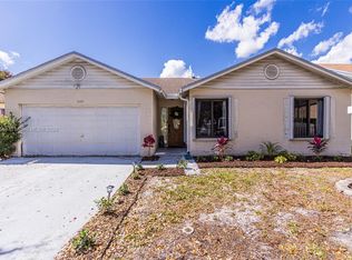 1020 SW 87th Ter, Pembroke Pines, FL 33025