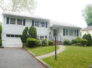 207 Morningside Rd, Paramus, NJ 07652