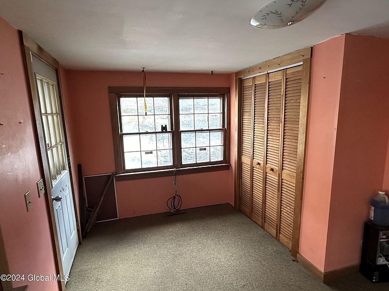5th image of 1024-1048 Garfield Road
