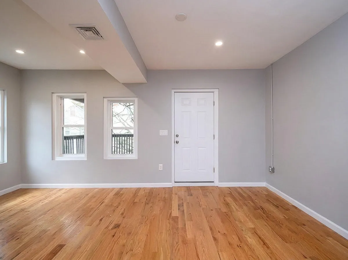 Building Photo - 132 Ellington St #3A