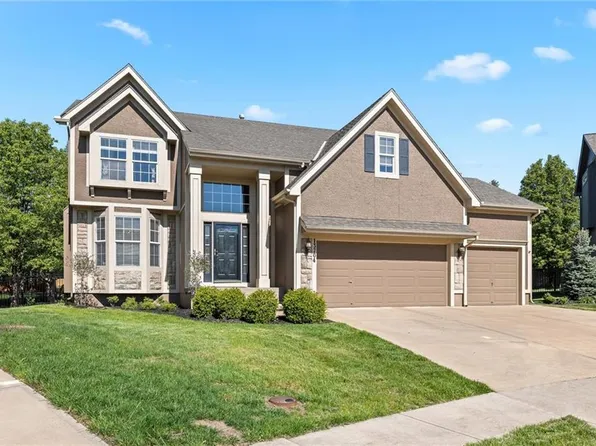 13704 Gillette St, Overland Park, KS 66221