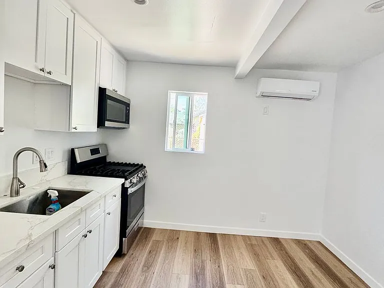 151 W 52nd St #153 — Photo 2