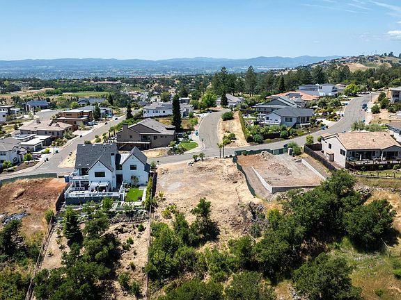 2nd image of 3752 Crown Hill Drive