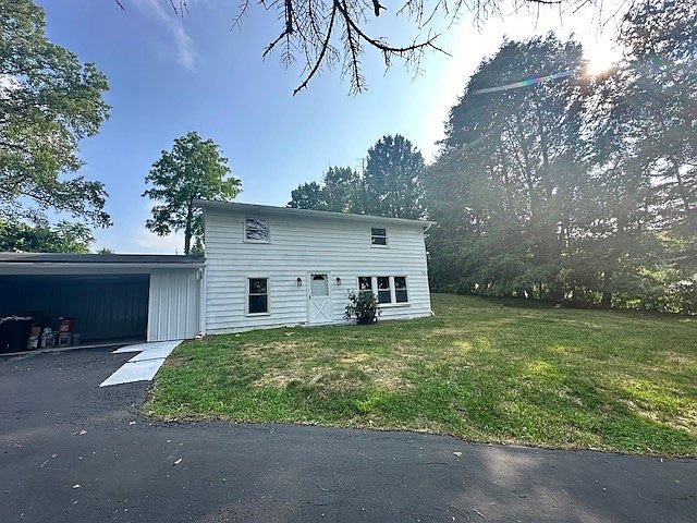 1st image of 260 Cloverleaf Dr