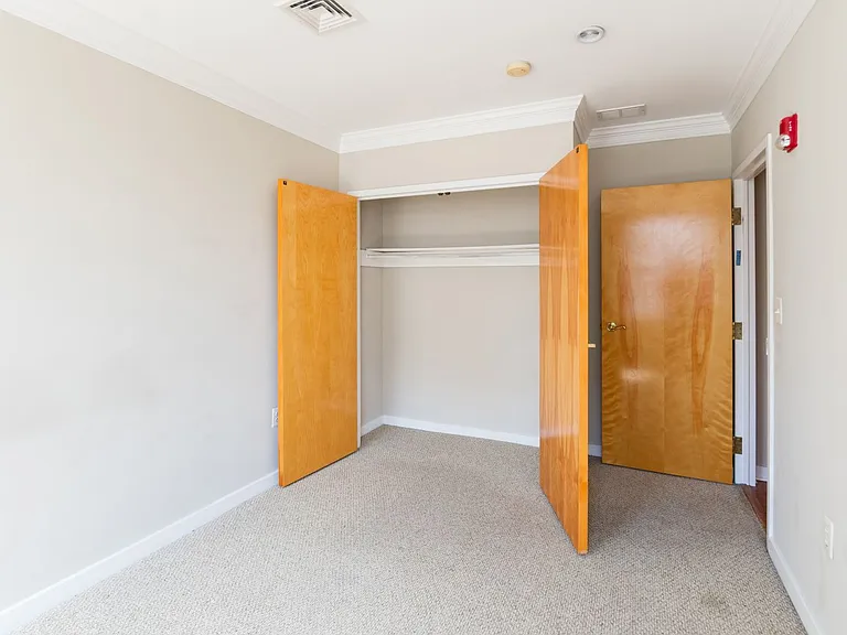1939 Chestnut St #4B — Photo 11