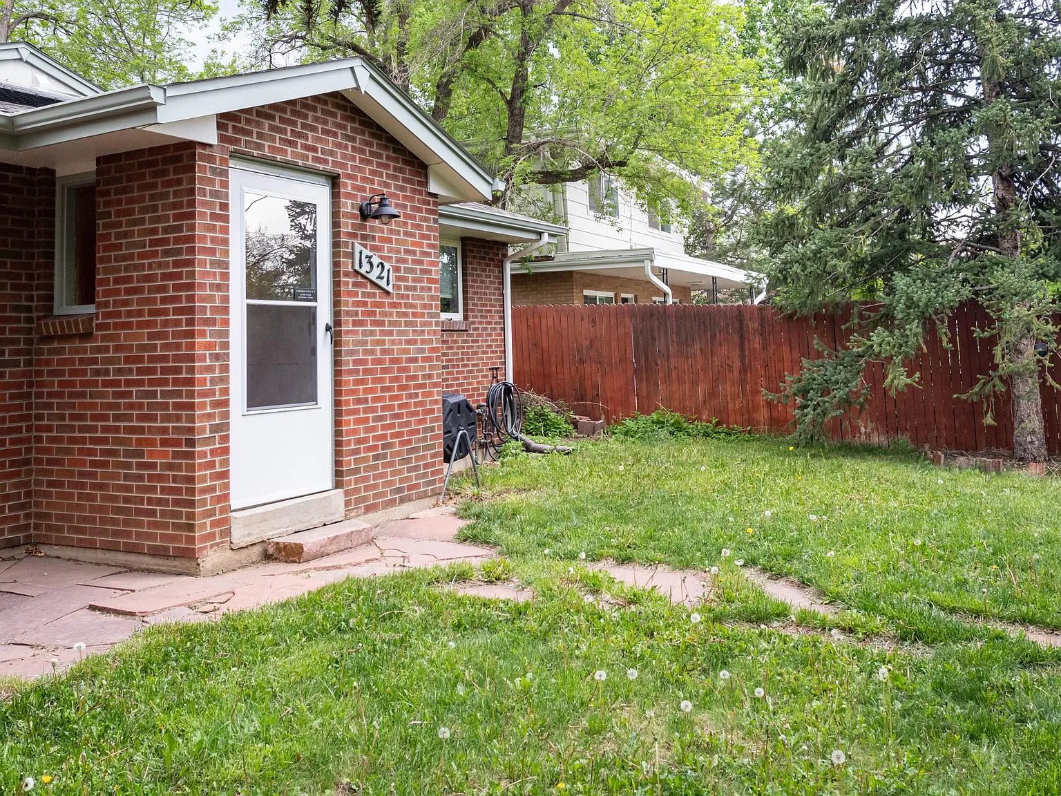 2 bed, 889 sqft, $3,000 — Photo 4