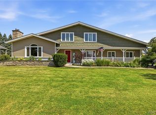 951 Foxcroft Rd, Grand Island, NY 14072