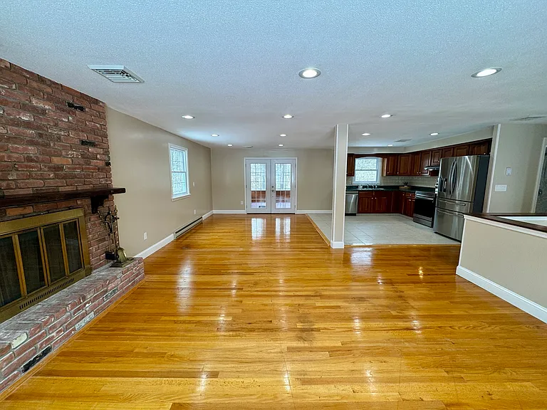 Longview Ln — Photo 3