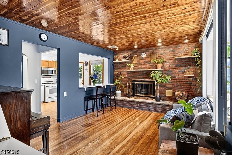 1st image of 108 Midvale Ave