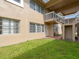 9964 Twin Lakes Dr, Coral Springs, FL