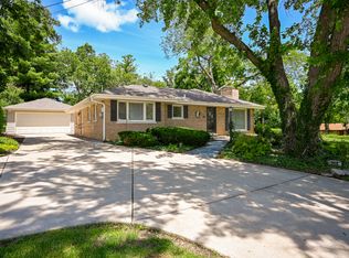 750 Marston Ave, Glen Ellyn, IL 60137