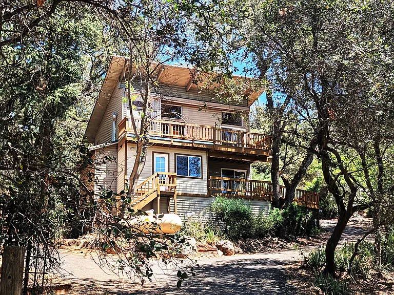 View of house from driveway