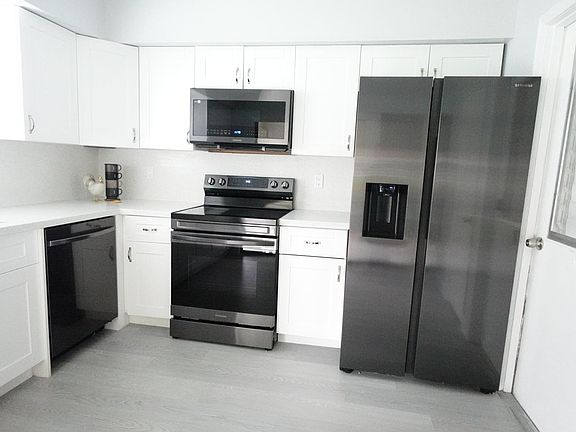 3rd image of 9740 Pecan Tree Dr #9740A