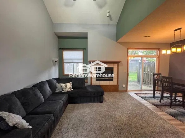 6800 Ashworth Rd Unit 403, West Des Moines, IA 50266