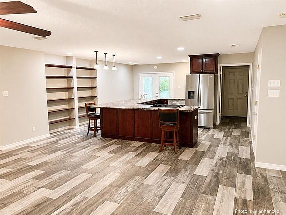 5th image of 204 Bayou Ave E