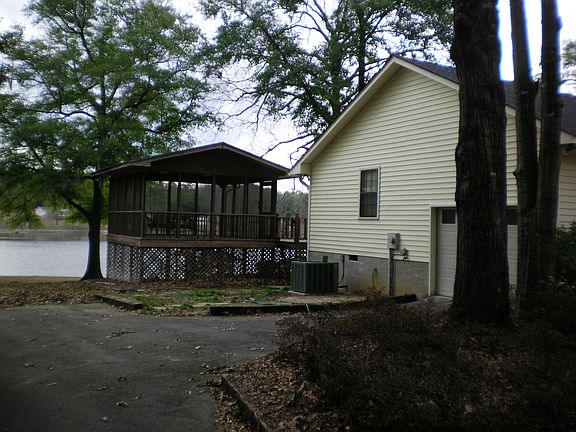 2nd image of 1087 N Lake Dr