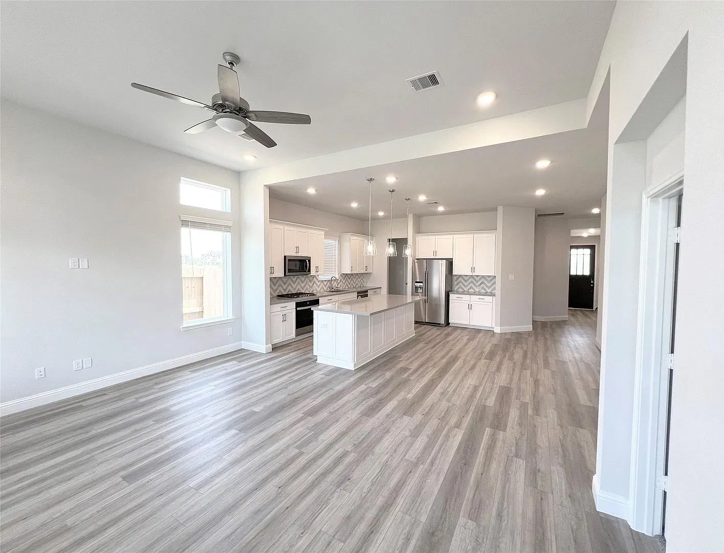 3 bed, 2.5 bath, 2194 sqft, $2,700 — Photo 3