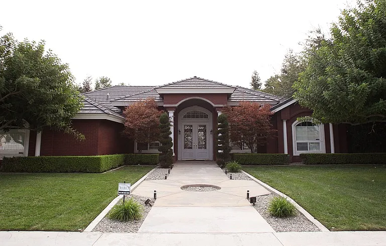 11601 Palm Ave — Photo 1