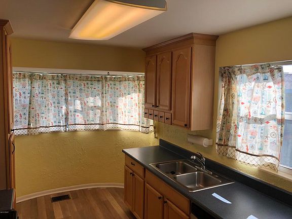 5th image of 205 Woodland Ave