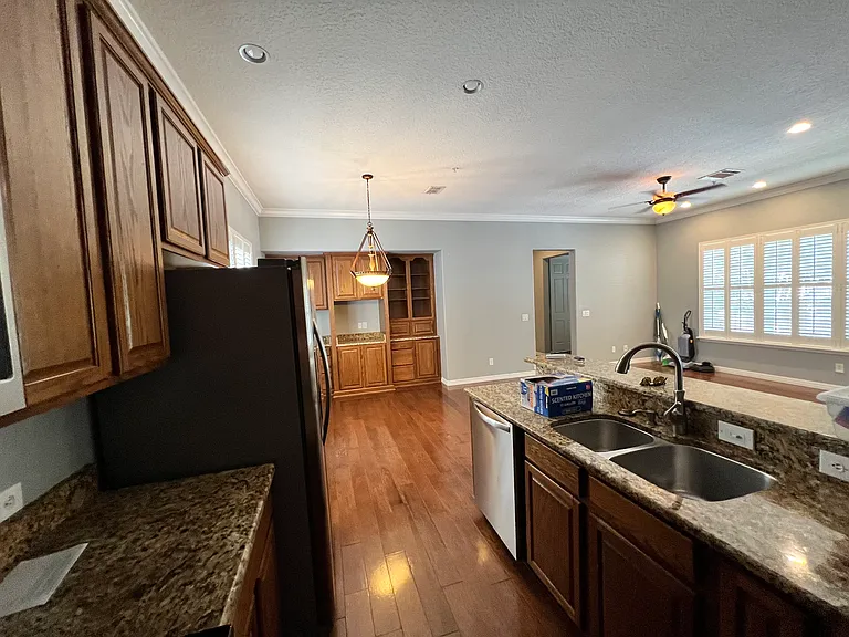 3993 Corrine Dr — Photo 13