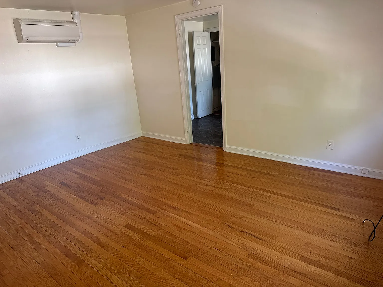 2228 W Allen Street — Photo 2