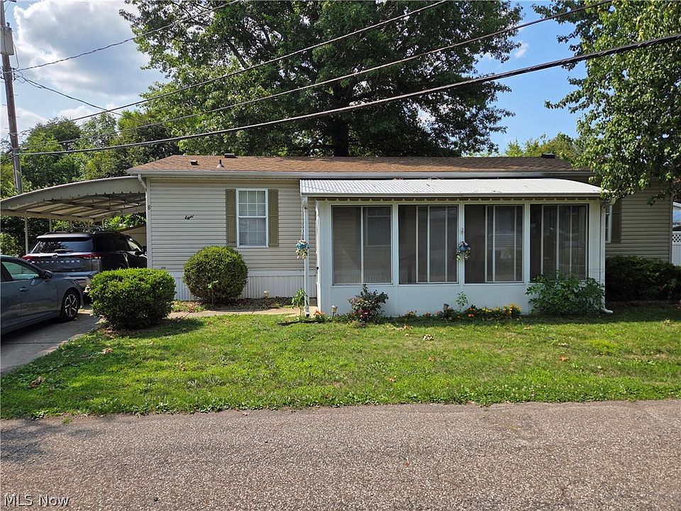1st image of 8 Maple Dr