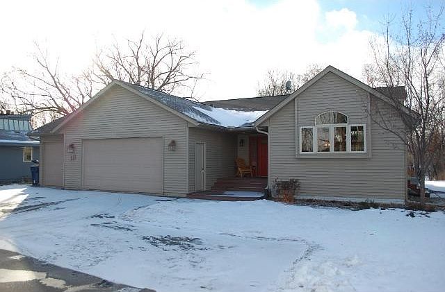 1st image of 27 White Bear Ave S