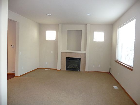 Great Room Concept w. gas fireplace