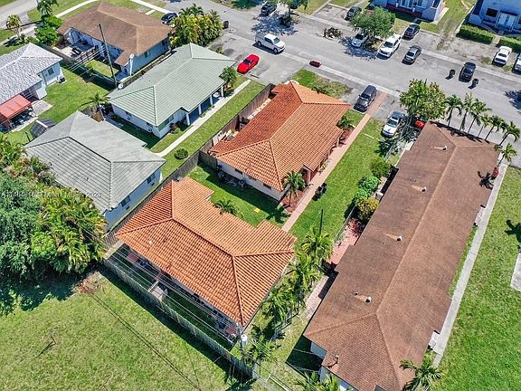 4th image of 4070 NW 65th Ave