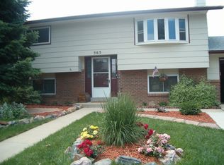 565 Hilltop St, Longmont, CO 80504