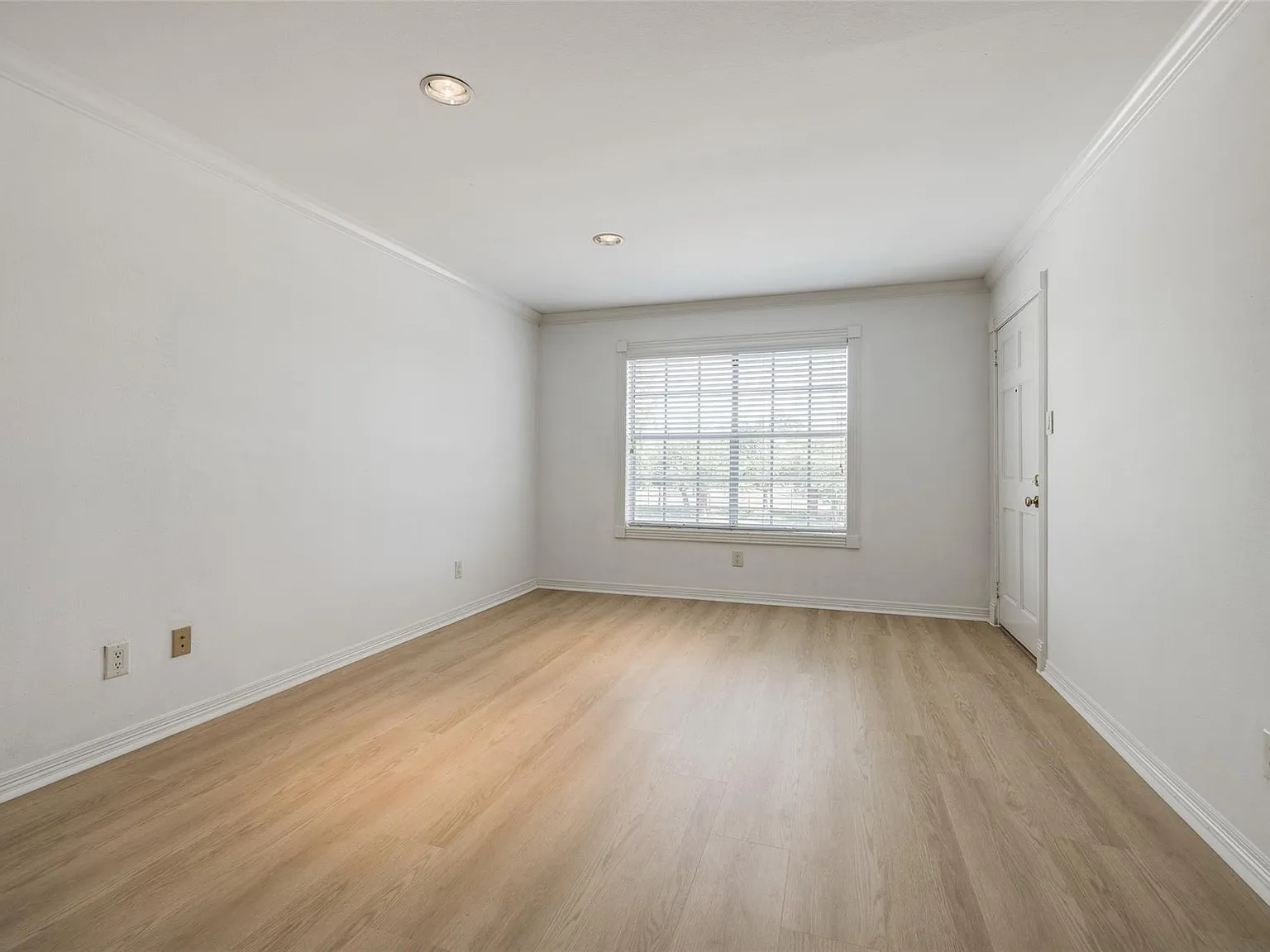 2 bed, 2.0 bath, 1144 sqft, $1,375 — Photo 3