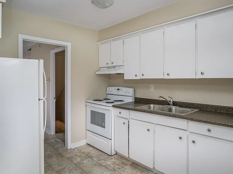 153 Arbour Glen Cres — Photo 7