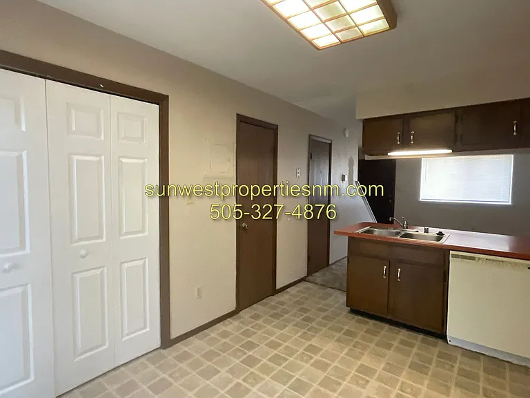 1631 Farmington Ave #4 — Photo 6