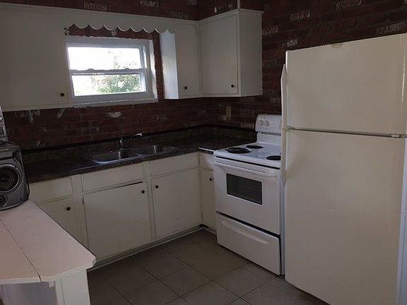 5th image of 328 Cedar Ln