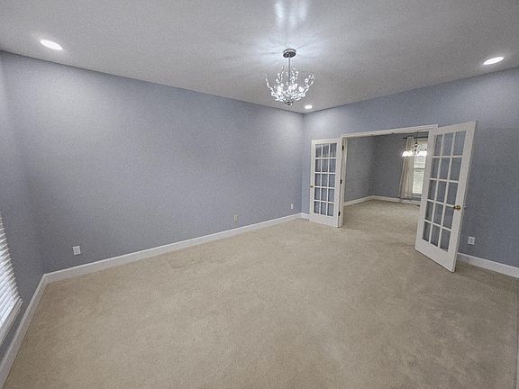 Bright Living Room in Quiet Old Hickory Neighborhood