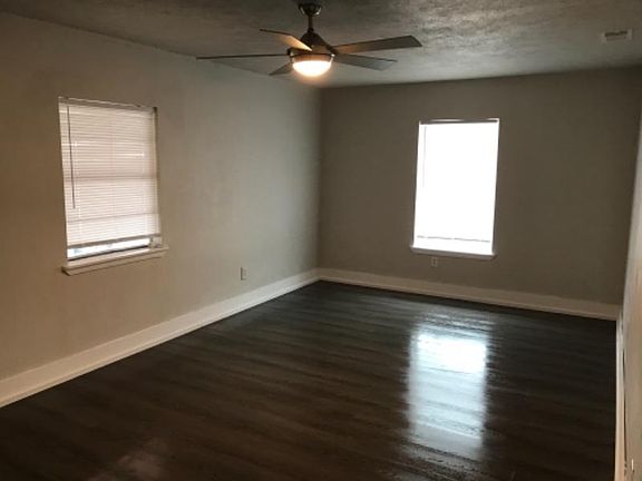 2nd image of 904 Autumn Oak Dr