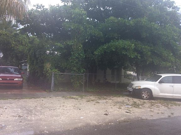 3rd image of 695 NE 130th St